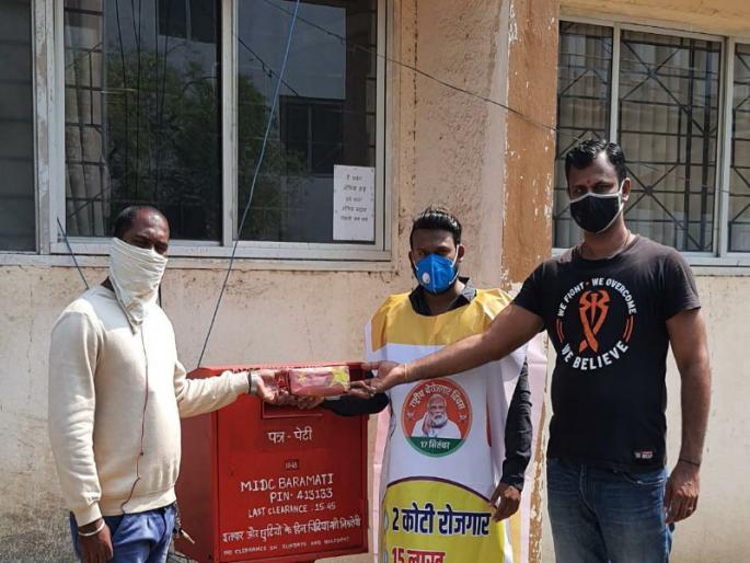 Hathras Gangrape : 'China made' bangles sent to Uttar Pradesh Chief Minister by Ncp | Hathras Gangrape : उत्तर प्रदेशच्या मुख्यमंत्र्यांना राष्ट्रवादीने पाठवल्या ‘चायना मेड ’बांगड्या Hathras Gangrape : 'China made' bangles sent to Uttar Pradesh Chief Minister by Ncp | Hathras Gangrape : उत्तर प्रदेशच्या मुख्यमंत्र्यांना राष्ट्रवादीने पाठवल्या ‘चायना मेड ’बांगड्या
