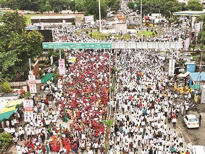 Dhananjay Munde should apologize! Banjara community is aggressive over his statement that ‘Vanjara-Banjara are one’ | धनंजय मुंडेंनी माफी मागावी! ‘वंजारा-बंजारा एकच’ वक्तव्यावरून बंजारा समाज आक्रमक Dhananjay Munde should apologize! Banjara community is aggressive over his statement that ‘Vanjara-Banjara are one’ | धनंजय मुंडेंनी माफी मागावी! ‘वंजारा-बंजारा एकच’ वक्तव्यावरून बंजारा समाज आक्रमक