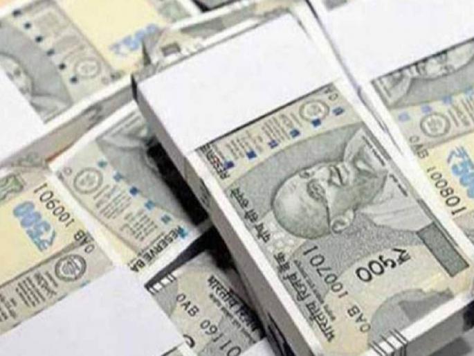 the cashier himself cheated the bank to the tune of one and a half lakhs In Ratnagiri | रत्नागिरीत कॅशिअरनेच घातला बँकेला दीड लाखाचा गंडा, चोरी लपविण्यासाठी ठेवल्या खोट्या नोटा the cashier himself cheated the bank to the tune of one and a half lakhs In Ratnagiri | रत्नागिरीत कॅशिअरनेच घातला बँकेला दीड लाखाचा गंडा, चोरी लपविण्यासाठी ठेवल्या खोट्या नोटा