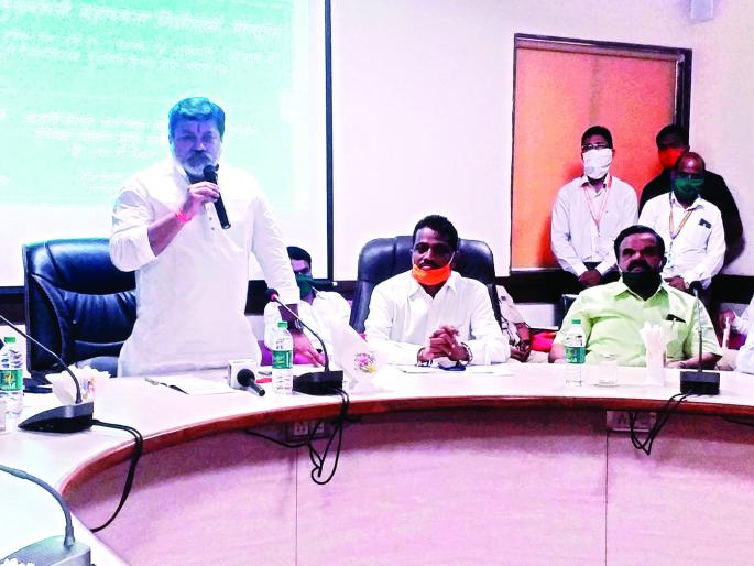 CoronaVirus Lockdown: Rs 58 lakh assistance from Co-operative Societies | CoronaVirus Lockdown : मुख्यमंत्री सहाय्यता निधीसाठी सहकारी संस्थांकडून ५८ लाख CoronaVirus Lockdown: Rs 58 lakh assistance from Co-operative Societies | CoronaVirus Lockdown : मुख्यमंत्री सहाय्यता निधीसाठी सहकारी संस्थांकडून ५८ लाख