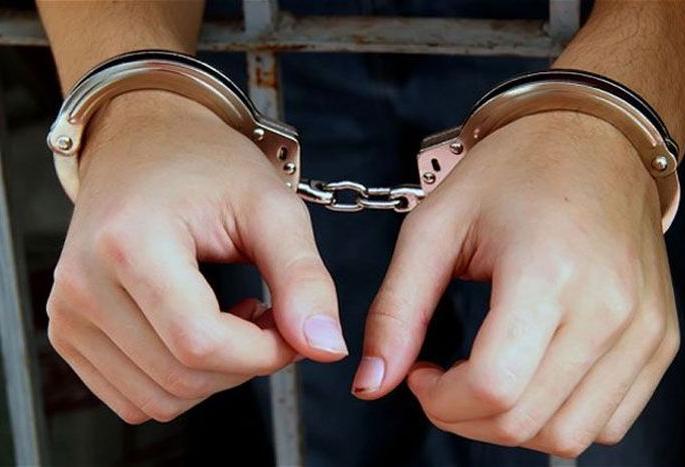 Robbed to bank cashier: accused student arrested | भरदिवसा बँकेत शिरून कॅशियरला लुटले : आरोपी विद्यार्थी अटकेत Robbed to bank cashier: accused student arrested | भरदिवसा बँकेत शिरून कॅशियरला लुटले : आरोपी विद्यार्थी अटकेत