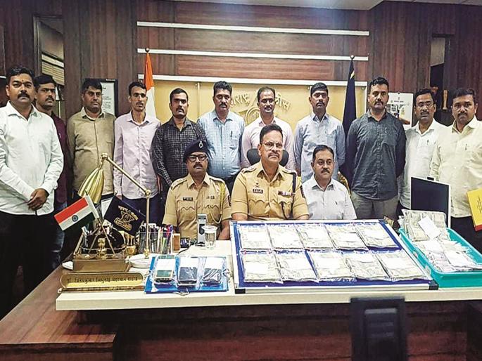 Dummy candidate in police recruitment, now robbery; Four arrested for stealing cash worth Rs 25 lakh from bank | पोलिस भरतीत डमी उमेदवार, आता लुटमार; बँकतील २५ लाखांची रोकड पळविणारे चौघे ताब्यात Dummy candidate in police recruitment, now robbery; Four arrested for stealing cash worth Rs 25 lakh from bank | पोलिस भरतीत डमी उमेदवार, आता लुटमार; बँकतील २५ लाखांची रोकड पळविणारे चौघे ताब्यात