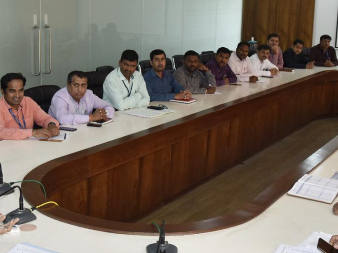 With the help and rehabilitation of Sangli district, sanitation works on the battlefield | सांगली जिल्ह्यामध्ये मदत व पुनर्वसनाबरोबरच स्वच्छतेचे काम युध्दपातळीवर With the help and rehabilitation of Sangli district, sanitation works on the battlefield | सांगली जिल्ह्यामध्ये मदत व पुनर्वसनाबरोबरच स्वच्छतेचे काम युध्दपातळीवर