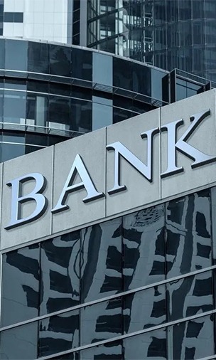 Strange! There was a robbery in a bank, the officers compensated by deducting their salaries, what is the reason? | अजबच! बँकेत झाली चोरी, अधिकाऱ्यांनी आपला पगार कापून केली भरपाई, कारण काय? Strange! There was a robbery in a bank, the officers compensated by deducting their salaries, what is the reason? | अजबच! बँकेत झाली चोरी, अधिकाऱ्यांनी आपला पगार कापून केली भरपाई, कारण काय?