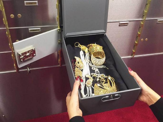 Uttar Pradesh | ghaziabad News | ghaziabad PNB Bank Robbery | Dramatic turn in jewelery theft case worth Rs 70 lack | Robbery: 70 लाखांच्या दागिने चोरी प्रकरणाला नाट्यमय वळण, पोलिसही चक्रावले Uttar Pradesh | ghaziabad News | ghaziabad PNB Bank Robbery | Dramatic turn in jewelery theft case worth Rs 70 lack | Robbery: 70 लाखांच्या दागिने चोरी प्रकरणाला नाट्यमय वळण, पोलिसही चक्रावले