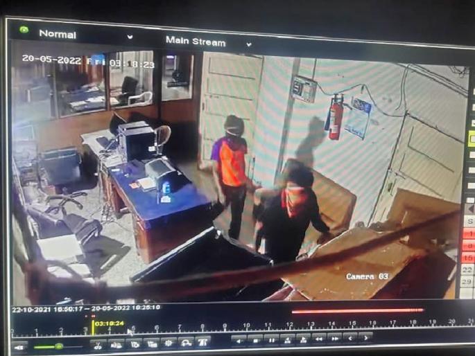 bank of maharashtra robbed twice in four days by robbers in yavatmal | चोरटे बँकेत अन् पोलीस रस्त्यावर; चार दिवसांत दुसऱ्यांदा मारला डल्ला bank of maharashtra robbed twice in four days by robbers in yavatmal | चोरटे बँकेत अन् पोलीस रस्त्यावर; चार दिवसांत दुसऱ्यांदा मारला डल्ला
