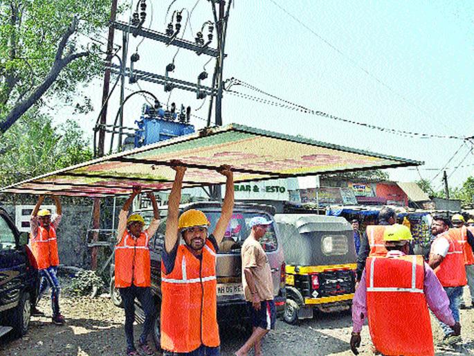 Just as soon as the Code of Conduct, the advertisement on petrol pump and bus exits | आचारसंहिता लागताच बस, पेट्रोल पंपावरील जाहिराती हद्दपार  Just as soon as the Code of Conduct, the advertisement on petrol pump and bus exits | आचारसंहिता लागताच बस, पेट्रोल पंपावरील जाहिराती हद्दपार