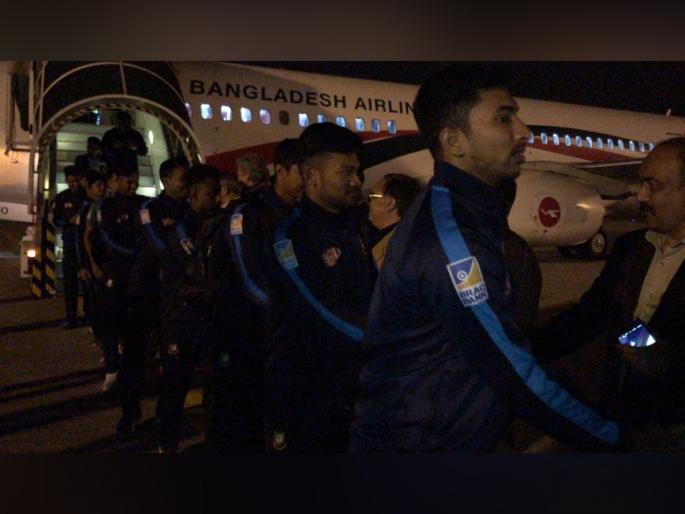 PAK v BAN : "Remember us in your prayers", tweets Mustafizur before departing for Pakistan | दुवा मे याद रखना; पाकिस्तान दौऱ्यावर जाण्यापूर्वी बांगलादेशच्या खेळाडूचं ट्विट