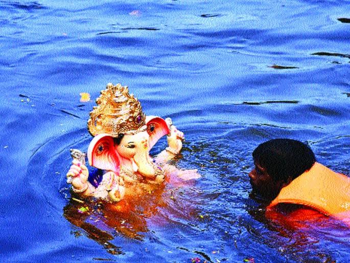 Gauri-Ganpati's heartfelt message | गौरी-गणपतीला भावपूर्ण निरोप Gauri-Ganpati's heartfelt message | गौरी-गणपतीला भावपूर्ण निरोप