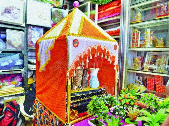 Due to the thermoclabation, the cloth garner will take place in Ganapati Bappa | थर्माकोलबंदीमुळे गणपती बाप्पा विराजमान होणार कापडी मखरांत Due to the thermoclabation, the cloth garner will take place in Ganapati Bappa | थर्माकोलबंदीमुळे गणपती बाप्पा विराजमान होणार कापडी मखरांत