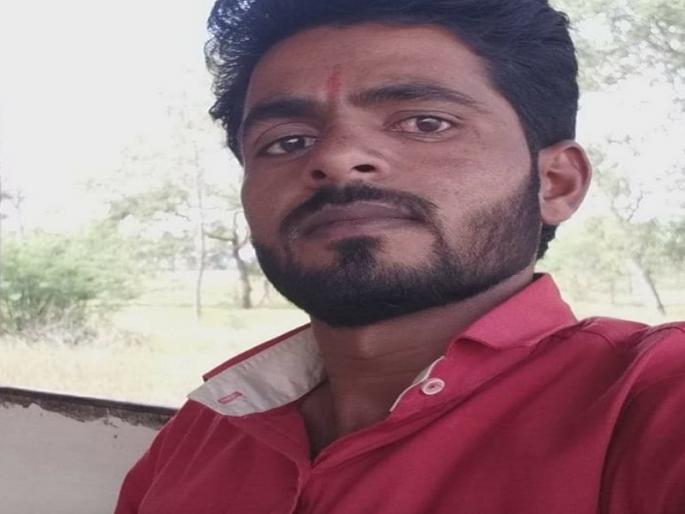 Sand smuggler's Suicide in the sub-divisional office at kannad | वाळू तस्कराची उपविभागीय अधिकाऱ्याच्या कार्यालयात आत्महत्या Sand smuggler's Suicide in the sub-divisional office at kannad | वाळू तस्कराची उपविभागीय अधिकाऱ्याच्या कार्यालयात आत्महत्या