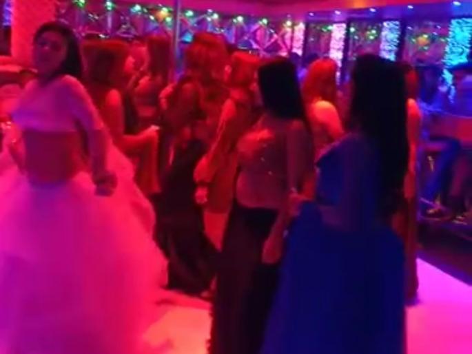 Despite the ban, Kashimira police continue to carry out orchestra bars in Thane | ती व्हायरल बारची क्लिप काशिमीरातील नव्हे तर कर्नाटकातील  Despite the ban, Kashimira police continue to carry out orchestra bars in Thane | ती व्हायरल बारची क्लिप काशिमीरातील नव्हे तर कर्नाटकातील