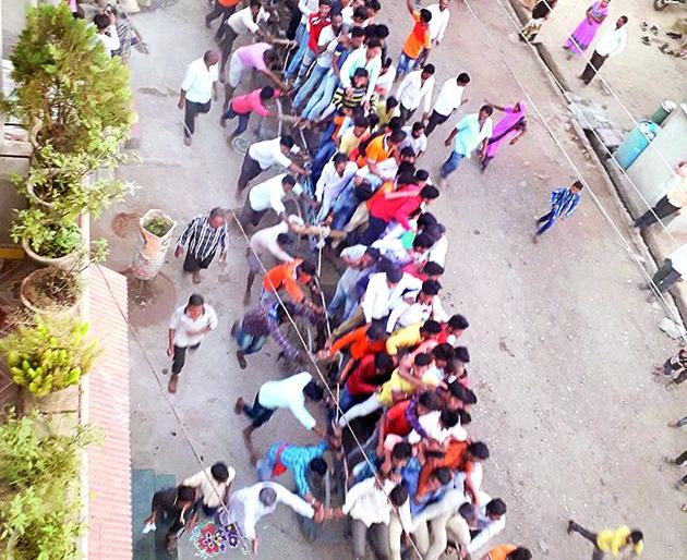 The excitement of Barakadasi at the KuPr (Panache) in Bhusaval taluka | भुसावळ तालुक्यातील कुºहे (पानाचे) येथे बारागाड्या उत्साहात