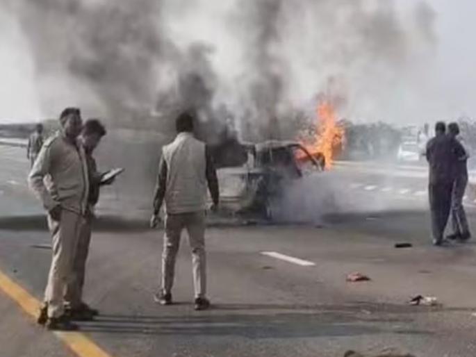 Uttar pradesh A speeding Brezza hit a parked WagonR both cars caught fire 5 people died in barabanki | भरधाव ब्रेझा उभ्या असलेल्या वॅगनआरला धडकली, दोन्ही कारने घेतला पेट; 5 जणांचा मृत्यू Uttar pradesh A speeding Brezza hit a parked WagonR both cars caught fire 5 people died in barabanki | भरधाव ब्रेझा उभ्या असलेल्या वॅगनआरला धडकली, दोन्ही कारने घेतला पेट; 5 जणांचा मृत्यू