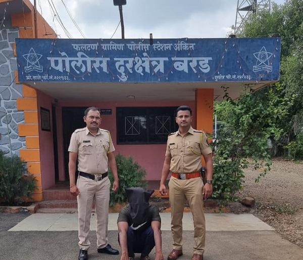 Barad police arrest fugitive accused in rape case | सातारा : दोन वर्षापासून होता फरार, बरड पोलिसांनी सिनेस्टाईल पाठलाग करून केली अटक