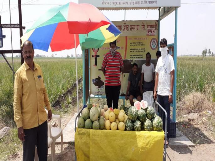 Farmer create a new idea for selling agriculture products in lockdown period | बारामतीत कोरोनामुळे अडचणीत आलेल्या शेतकऱ्यांनी शेतमाल विक्रीसाठी लढविली शक्कल! Farmer create a new idea for selling agriculture products in lockdown period | बारामतीत कोरोनामुळे अडचणीत आलेल्या शेतकऱ्यांनी शेतमाल विक्रीसाठी लढविली शक्कल!