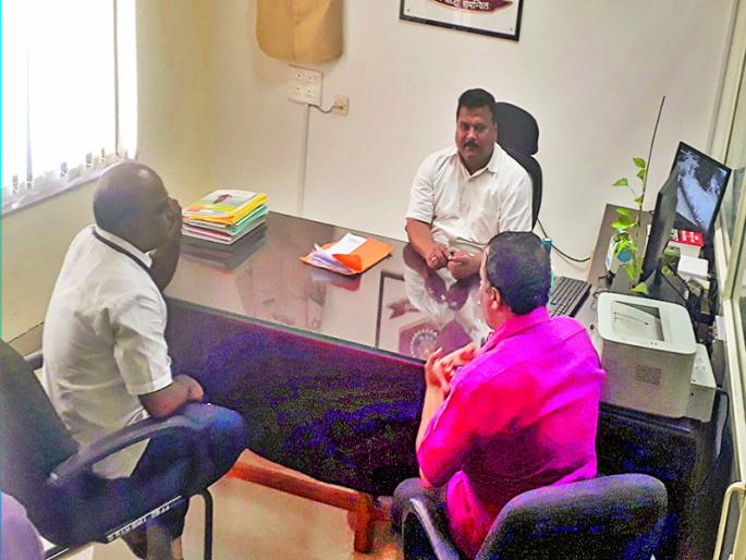 increasing agent system in Baramati Sub-Regional Transport Office | बारामती उपप्रादेशिक परिवहन कार्यालयात एजंटगिरीला ऊत increasing agent system in Baramati Sub-Regional Transport Office | बारामती उपप्रादेशिक परिवहन कार्यालयात एजंटगिरीला ऊत