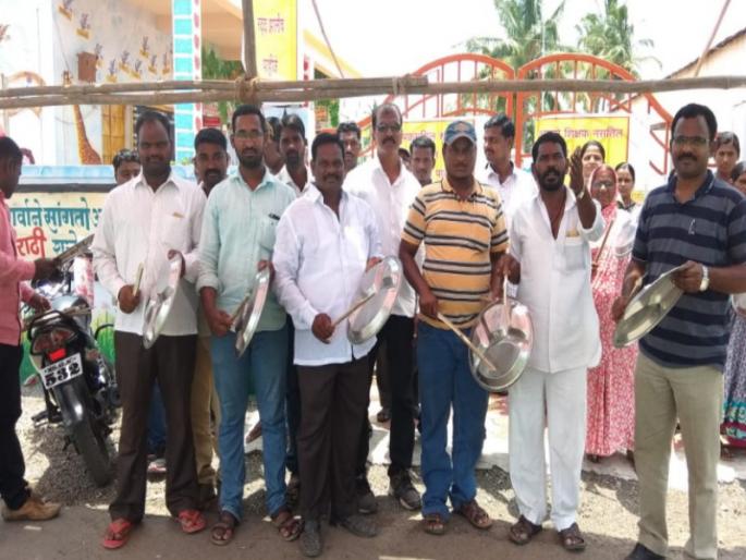 School closes on the sixth day in Neeravagaj | नीरावागजमध्ये सहाव्या दिवशीही शाळा बंद School closes on the sixth day in Neeravagaj | नीरावागजमध्ये सहाव्या दिवशीही शाळा बंद