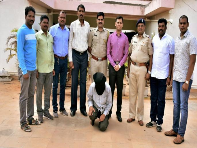 Serious 45 cases accussed arrested by police | पोलीस असल्याची बतावणी करत तब्बल ४५ गुन्हे दाखल असलेल्या सराईतास अटक Serious 45 cases accussed arrested by police | पोलीस असल्याची बतावणी करत तब्बल ४५ गुन्हे दाखल असलेल्या सराईतास अटक