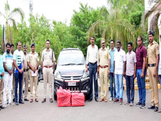 ganza seized by police from four wheelers in Baramati | बारामती शहरात चारचाकी वाहनातुन होणारी गांजा तस्करी उघड