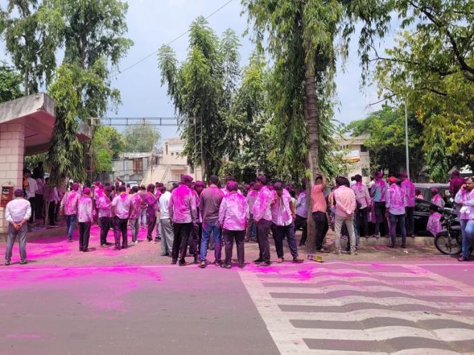 NCP wins Baramati market committee Opposition guards against Ajit Pawar's strategy | बारामतीत बाजार समितीवर राष्ट्रवादी काँग्रेसचाच गुलाल; अजित पवारांच्या रणनीतीसमोर विरोधक गारद NCP wins Baramati market committee Opposition guards against Ajit Pawar's strategy | बारामतीत बाजार समितीवर राष्ट्रवादी काँग्रेसचाच गुलाल; अजित पवारांच्या रणनीतीसमोर विरोधक गारद