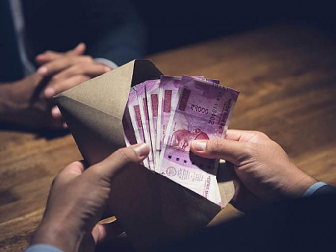 talathi caught by acb bribe 10 thousand for registration baramati | बारामती: नोंदणीसाठी १० हजारांची लाच घेताना तलाठी ACB च्या जाळ्यात