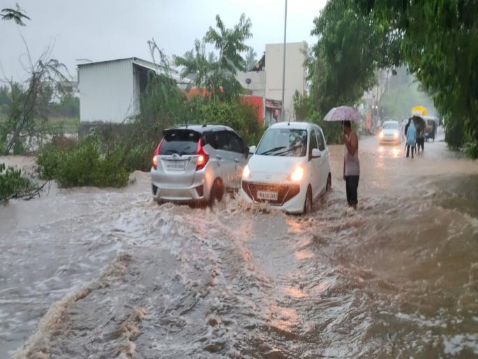 Pune Rain: Heavy rain in Pune district; Stream floods in Baramati area, houses, agriculture in water, roads closed | Pune Rain: पुणे जिल्ह्यात पावसाचे तांडव; बारामती परिसरात ओढ्याला पूर, घरे, शेती पाण्यात, रस्ते बंद Pune Rain: Heavy rain in Pune district; Stream floods in Baramati area, houses, agriculture in water, roads closed | Pune Rain: पुणे जिल्ह्यात पावसाचे तांडव; बारामती परिसरात ओढ्याला पूर, घरे, शेती पाण्यात, रस्ते बंद