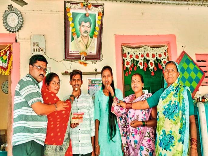 Oh wow This is just a coincidence Same to Same Mark for Many Siblings in Baramati | अरे वा! हा तर निव्वळ योगायोग; बारामतीत सख्ख्या मावस भावंडांना दहावीत 'सेम टू सेम मार्क' Oh wow This is just a coincidence Same to Same Mark for Many Siblings in Baramati | अरे वा! हा तर निव्वळ योगायोग; बारामतीत सख्ख्या मावस भावंडांना दहावीत 'सेम टू सेम मार्क'