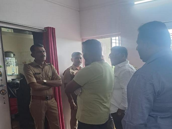 14 burglaries overnight in Baramati; 22 tola gold lumpas from one house | Baramati: बारामतीत रात्रीतून १४ घरफोड्या; एकाच घरातून २२ तोळे सोने लंपास 14 burglaries overnight in Baramati; 22 tola gold lumpas from one house | Baramati: बारामतीत रात्रीतून १४ घरफोड्या; एकाच घरातून २२ तोळे सोने लंपास