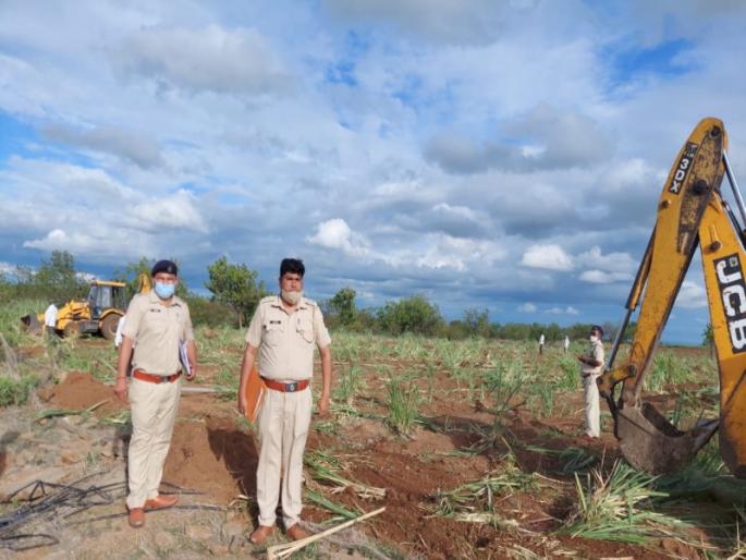 Forest department action on Baramati! Filed a case against the then Divisional Commissioner of Pune | कन्हेरी येथे वन विभागाची कारवाई; तीन एकरावरील अतिक्रमण काढले Forest department action on Baramati! Filed a case against the then Divisional Commissioner of Pune | कन्हेरी येथे वन विभागाची कारवाई; तीन एकरावरील अतिक्रमण काढले