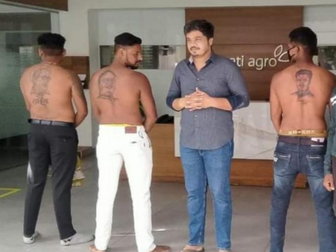 Permanent tattoos of Pawar family members on the backs of family members in Baramati; Congratulations from Sharad Pawar himself and Rohit Pawar | बारामतीत एका कुटुंबातील सदस्यांच्या पाठीवर पवार कुटुंबियांचे परमनंट टॅटू; खुद्द शरद पवार आणि रोहित पवार यांच्याकडून सर्वांचं कौतुक