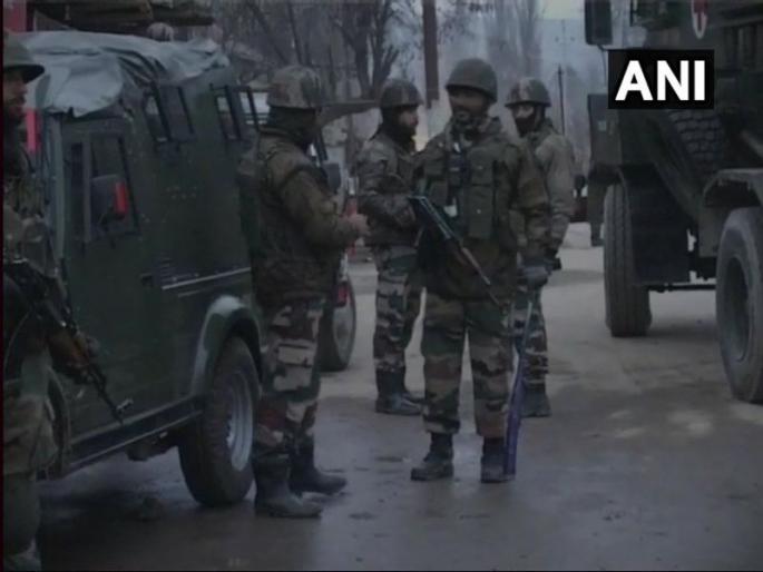 encounter between security forces and terrorists in baramulla | Jammu-Kashmir : बारामुल्ला परिसरात जवानांनी घेरलं दहशतवाद्यांना, चकमक सुरू encounter between security forces and terrorists in baramulla | Jammu-Kashmir : बारामुल्ला परिसरात जवानांनी घेरलं दहशतवाद्यांना, चकमक सुरू
