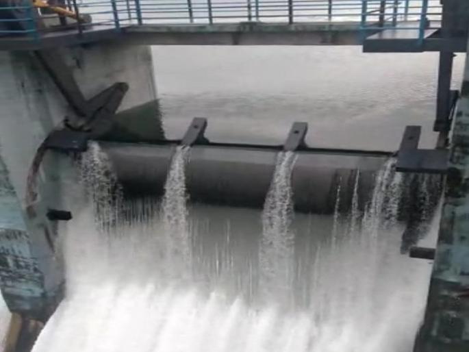 Barvi dam 100 percent full Discharge of 700 cusecs of water per second through eight gates | बारवी धरण १०० टक्के भरले; आठ दरवाज्यातून सेकंदाला ७०० क्युसेक पाण्याचा विसर्ग Barvi dam 100 percent full Discharge of 700 cusecs of water per second through eight gates | बारवी धरण १०० टक्के भरले; आठ दरवाज्यातून सेकंदाला ७०० क्युसेक पाण्याचा विसर्ग
