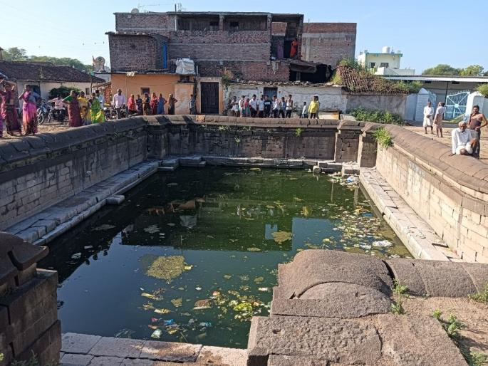 An old farm laborer woman ended her life by jumping in well | बारवात उडी घेऊन वृद्ध शेत मजूर महिलेने संपविले जीवन An old farm laborer woman ended her life by jumping in well | बारवात उडी घेऊन वृद्ध शेत मजूर महिलेने संपविले जीवन