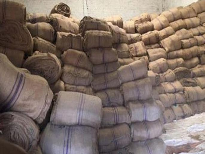 Obstruction of coarse grains in Aurangabad district due to lack of jute sacks | औरंगाबाद जिल्ह्यात भरड धान्य खरेदीत बारदान्याचा अडथळा Obstruction of coarse grains in Aurangabad district due to lack of jute sacks | औरंगाबाद जिल्ह्यात भरड धान्य खरेदीत बारदान्याचा अडथळा