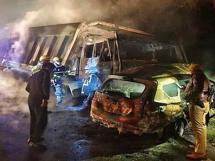 Horrific accident in Bareilly, Uttar Pradesh, car collides with a dumper and catches fire, 8 people burn to death | भीषण अपघात, टायर फुटला आणि डंपरला धडकून कारला लागली आग, ८ जणांचा जळून मृत्यू 