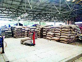 The commodity purchase will be closed from Monday | शेतमाल खरेदी सोमवारपासून बंद ठेवणार The commodity purchase will be closed from Monday | शेतमाल खरेदी सोमवारपासून बंद ठेवणार