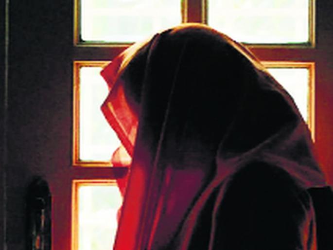 Teenage girl gets rid of prostitution | वेश्याव्यवसायातून अल्पवयीन मुलीची सुटका Teenage girl gets rid of prostitution | वेश्याव्यवसायातून अल्पवयीन मुलीची सुटका