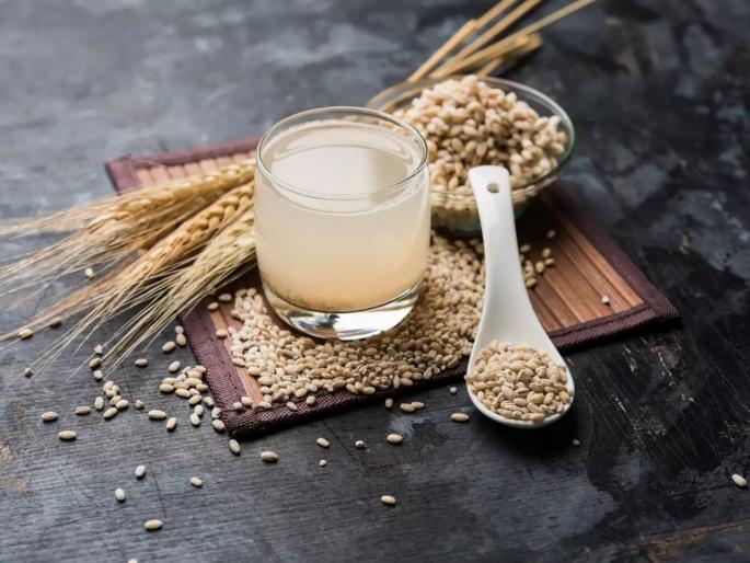 benefits of drinking barley water to lower the cholesterol and weight loss | जवसाचे पाणी प्यायल्याने आरोग्याच्या दोन गंभीर समस्या होतात चुटकीसरशी दूर, जाणून घ्या कोणत्या? benefits of drinking barley water to lower the cholesterol and weight loss | जवसाचे पाणी प्यायल्याने आरोग्याच्या दोन गंभीर समस्या होतात चुटकीसरशी दूर, जाणून घ्या कोणत्या?