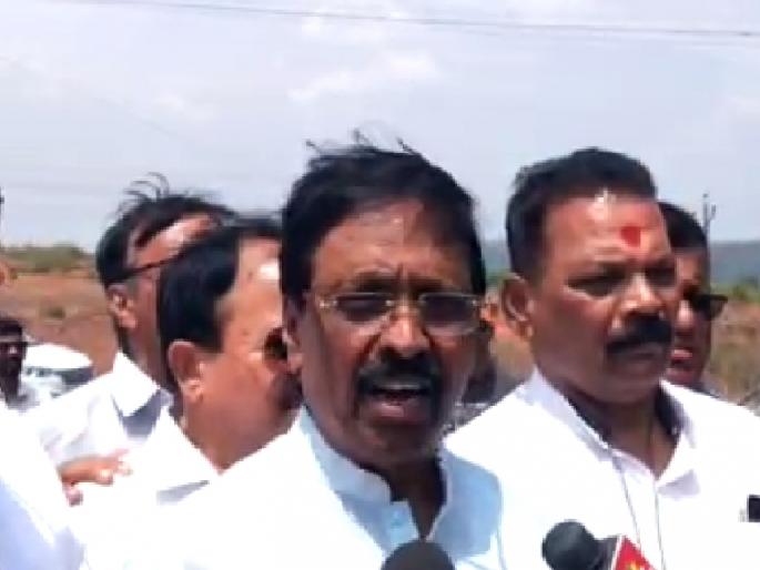 More police than Chinese border in Barsu village Ratnagiri District, MP Vinayak Raut criticizes the government | चीनच्या सीमेपेक्षा अधिक पोलिस बारसूत, खासदार विनायक राऊतांची सरकारवर टीका More police than Chinese border in Barsu village Ratnagiri District, MP Vinayak Raut criticizes the government | चीनच्या सीमेपेक्षा अधिक पोलिस बारसूत, खासदार विनायक राऊतांची सरकारवर टीका