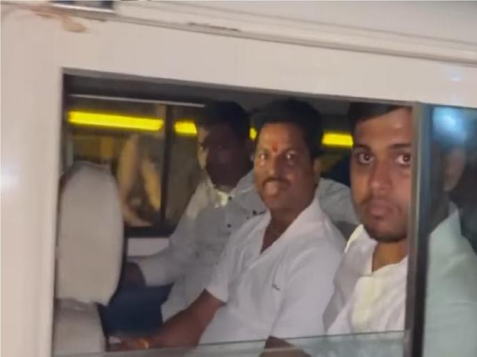 Ashok Valam, President of Anti Refinery Struggle Committee arrested along with his son | रिफायनरी विरोधी संघर्ष समितीचे अध्यक्ष अशोक वालम यांना मुलासह अटक Ashok Valam, President of Anti Refinery Struggle Committee arrested along with his son | रिफायनरी विरोधी संघर्ष समितीचे अध्यक्ष अशोक वालम यांना मुलासह अटक
