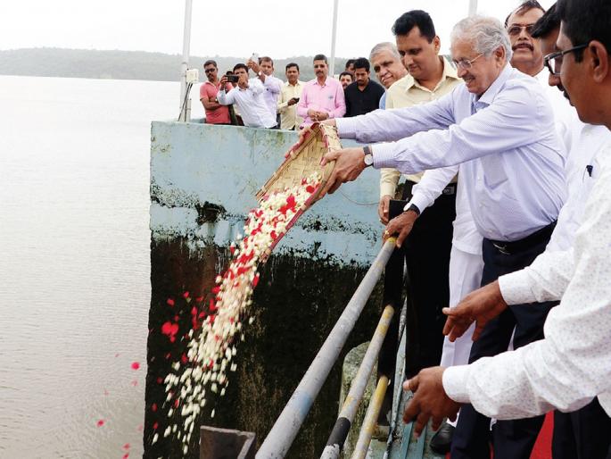 Priority for the job of the XII project workers; Assurance by Subhash Desai | बारवी प्रकल्पग्रस्तांच्या नोकरीला प्राधान्य; सुभाष देसाई यांचे आश्वासन Priority for the job of the XII project workers; Assurance by Subhash Desai | बारवी प्रकल्पग्रस्तांच्या नोकरीला प्राधान्य; सुभाष देसाई यांचे आश्वासन