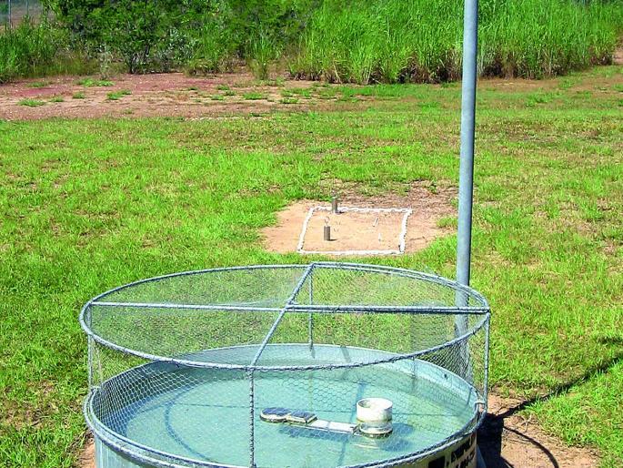 Buldana district evaporator measuring machine hangs! | बुलडाणा जिल्ह्यातील बाष्पीभवन मापक यंत्राचे भिजत घोंगडे!