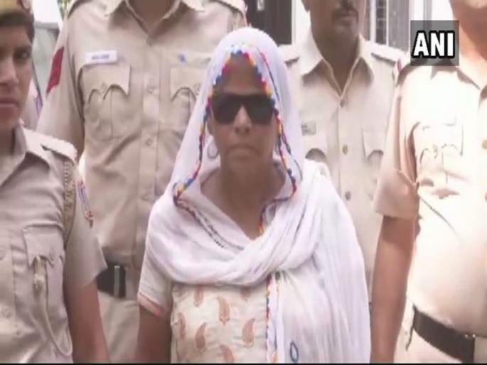 finally bashiran begum arrested by delhi police | दिल्लीची मोस्ट वॉन्टेड 'मम्मी' अखेर गजाआड finally bashiran begum arrested by delhi police | दिल्लीची मोस्ट वॉन्टेड 'मम्मी' अखेर गजाआड