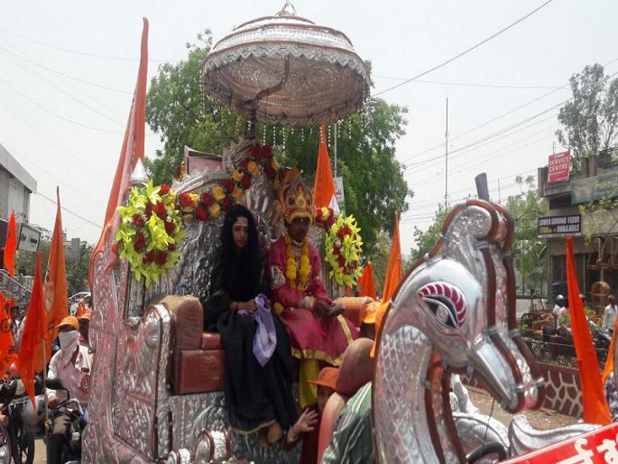 Two-wheeler rally in Aurangabad for Mahatma Basaveshwar Jayanti | औरंगाबादमध्ये महात्मा बसवेश्वर जयंतीनिमित्त दुचाकी रॅली Two-wheeler rally in Aurangabad for Mahatma Basaveshwar Jayanti | औरंगाबादमध्ये महात्मा बसवेश्वर जयंतीनिमित्त दुचाकी रॅली
