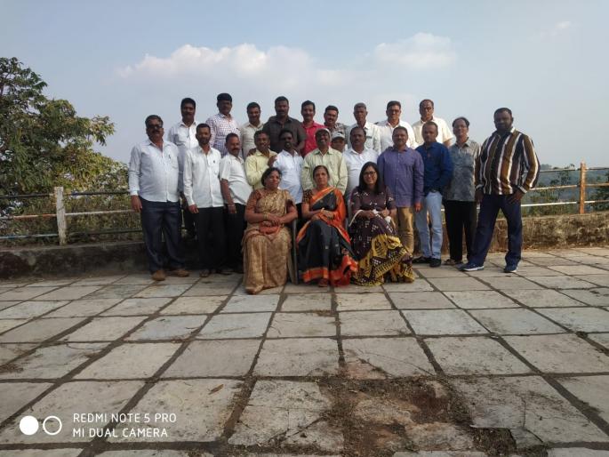On the Panhalagad, the former students of Rangla should have affection | पन्हाळगडावर रंगला माजी विद्यार्थ्यांचा स्नेहमेळावा On the Panhalagad, the former students of Rangla should have affection | पन्हाळगडावर रंगला माजी विद्यार्थ्यांचा स्नेहमेळावा