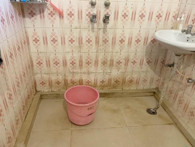 Vastu Shastra: Doesn't the bathroom in the house cause disease and Vastu Dosha? Take care of 'such'! | Vastu Shastra: घरातले बाथरूम रोगराईला आणि वास्तुदोषाला कारणीभूत तर होत नाहीये ना? 'अशी' घ्या काळजी! Vastu Shastra: Doesn't the bathroom in the house cause disease and Vastu Dosha? Take care of 'such'! | Vastu Shastra: घरातले बाथरूम रोगराईला आणि वास्तुदोषाला कारणीभूत तर होत नाहीये ना? 'अशी' घ्या काळजी!