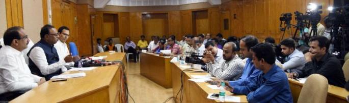 If the power cable is broken down in digging, then you should file a FIR: Energy Minister Bawankule | खोदकामात वीज वाहिनी तुटल्यास गुन्हा दाखल करू : ऊर्जामंत्री बावनकुळे