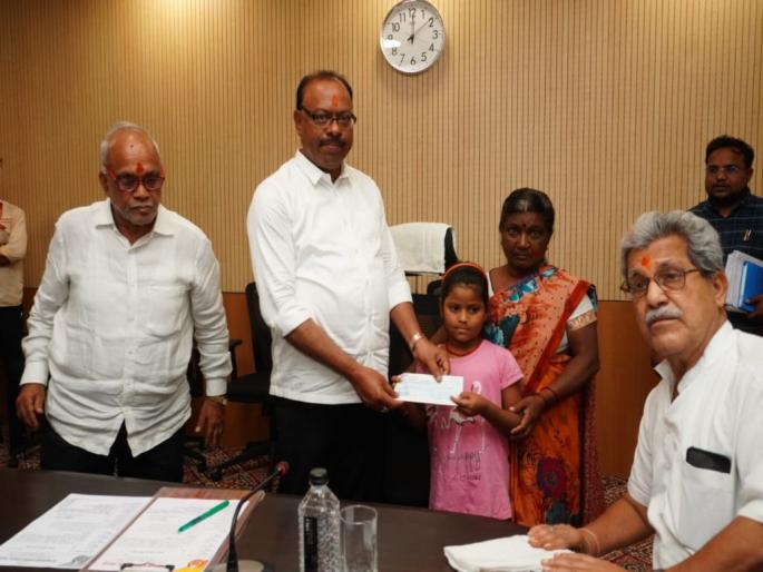 Mahalakshmi Jagdamba temple will take guardianship of orphans; Help for children who have lost their parents due to Corona | महालक्ष्मी जगदंबा देवस्थान घेणार अनाथांचे पालकत्व; कोरोनामुळे आई-वडील गमावलेल्या बालकांना मदत Mahalakshmi Jagdamba temple will take guardianship of orphans; Help for children who have lost their parents due to Corona | महालक्ष्मी जगदंबा देवस्थान घेणार अनाथांचे पालकत्व; कोरोनामुळे आई-वडील गमावलेल्या बालकांना मदत