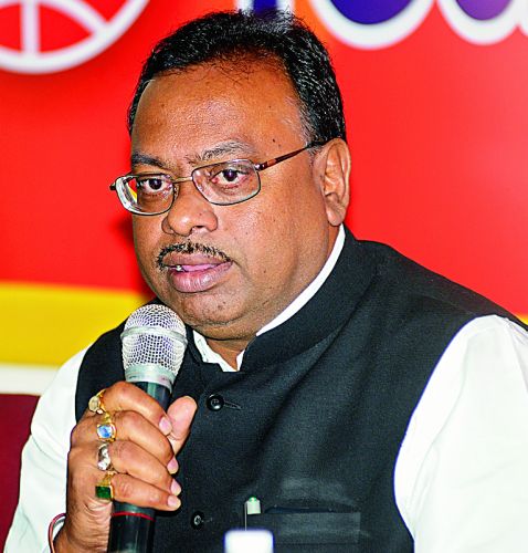 Announcement of Guardian Minister: 13 thousand irrigation wells in Nagpur division | नागपूर विभागात १३ हजार सिंचन विहिरी बांधणार : पालकमंत्र्यांची घोषणा Announcement of Guardian Minister: 13 thousand irrigation wells in Nagpur division | नागपूर विभागात १३ हजार सिंचन विहिरी बांधणार : पालकमंत्र्यांची घोषणा